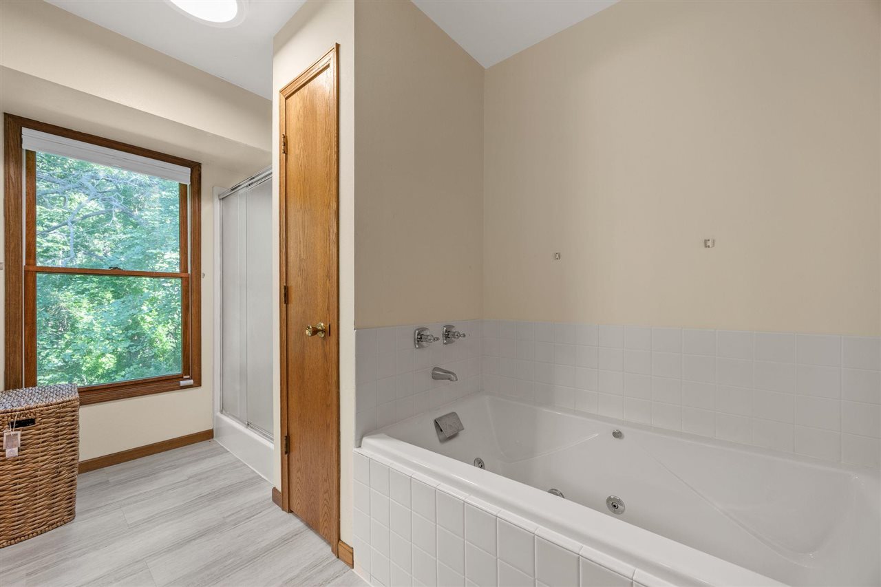 37 Lakeview Knoll NE Iowa City IA 52240