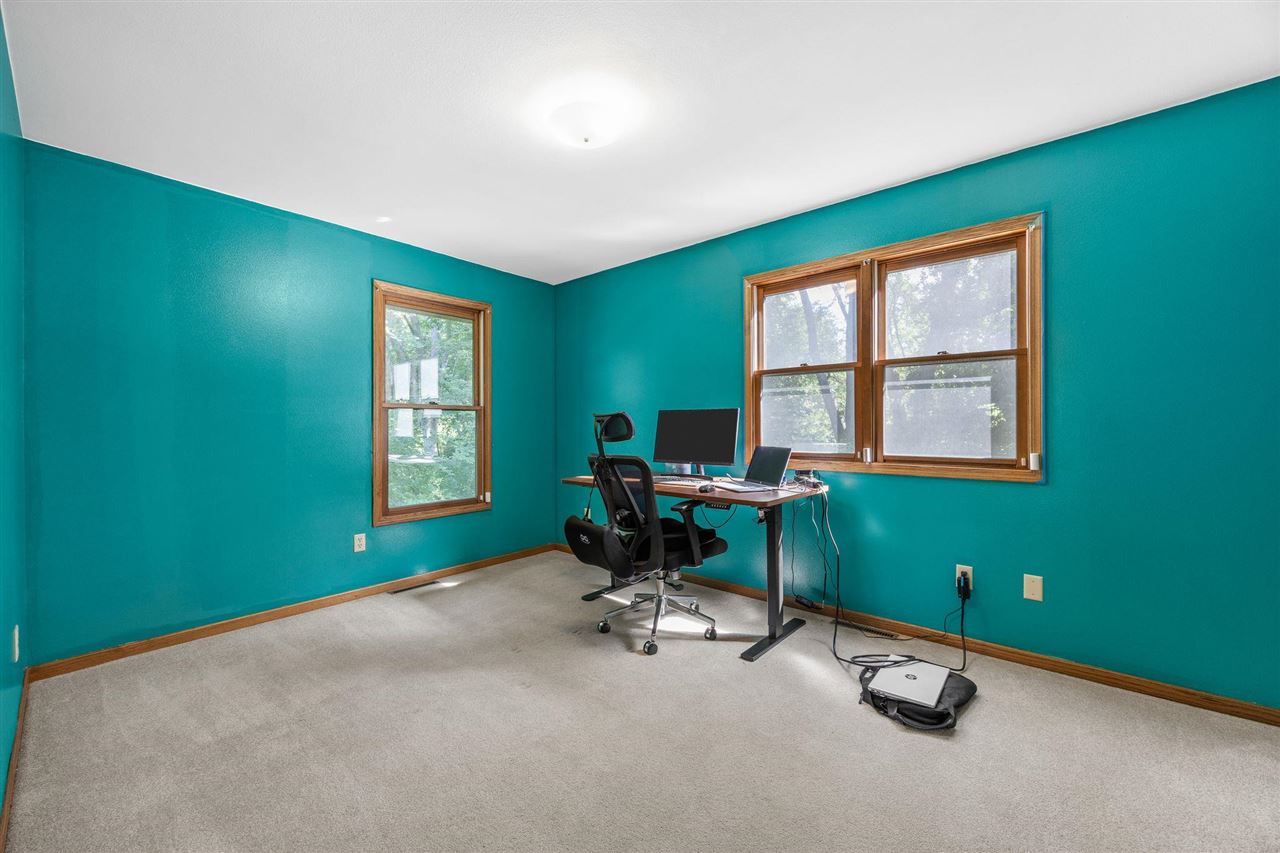 37 Lakeview Knoll NE Iowa City IA 52240