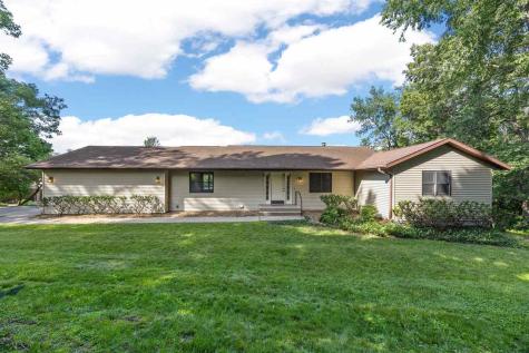 37 Lakeview Knoll NE Iowa City IA 52240