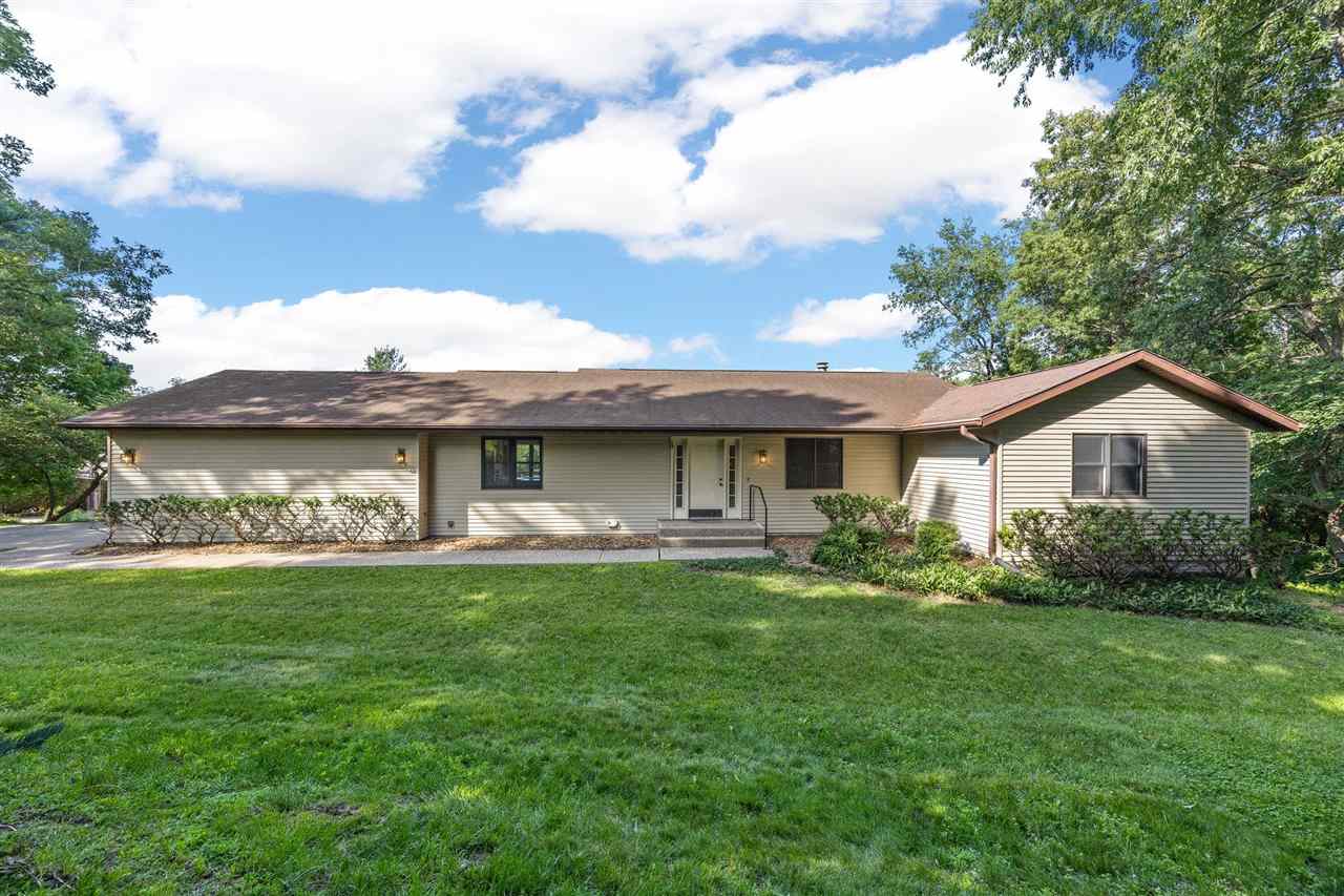 37 Lakeview Knoll NE Iowa City IA 52240