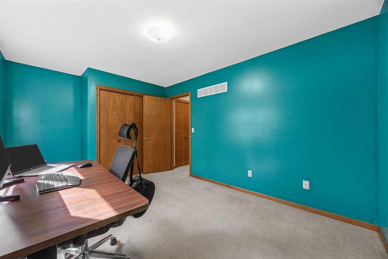 37 Lakeview Knoll NE Iowa City IA 52240