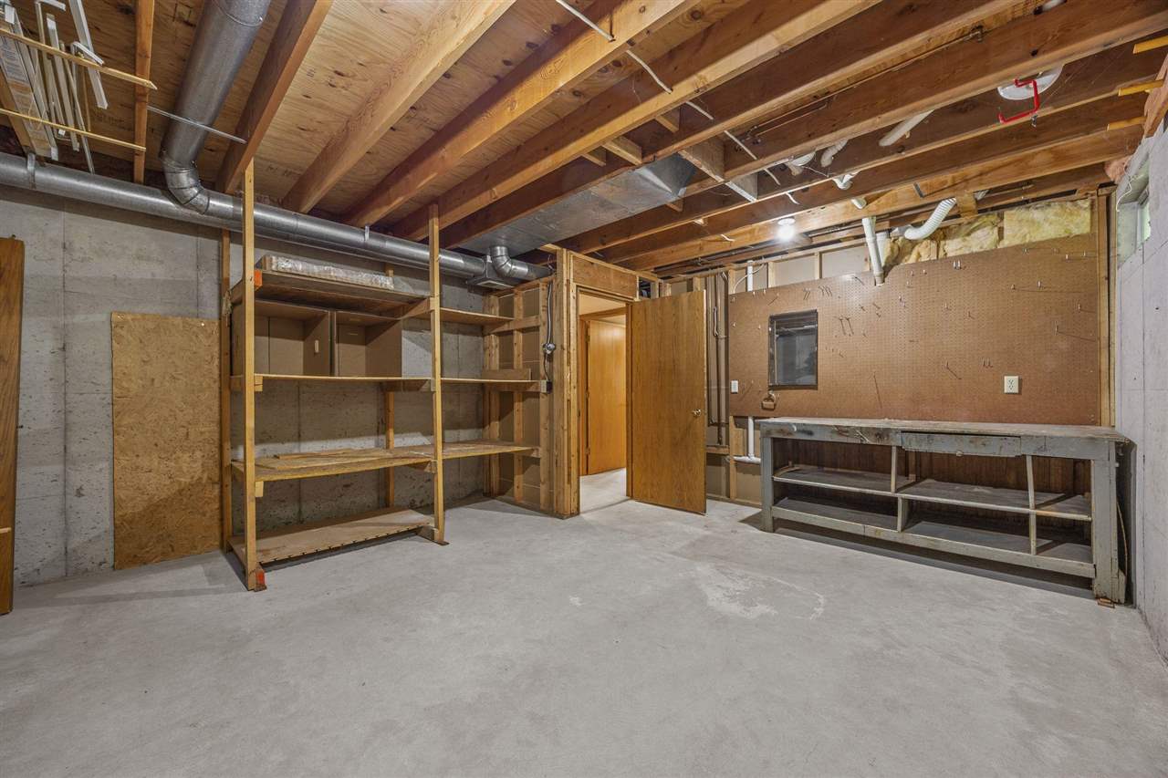 37 Lakeview Knoll NE Iowa City IA 52240