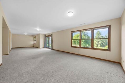 37 Lakeview Knoll NE Iowa City IA 52240