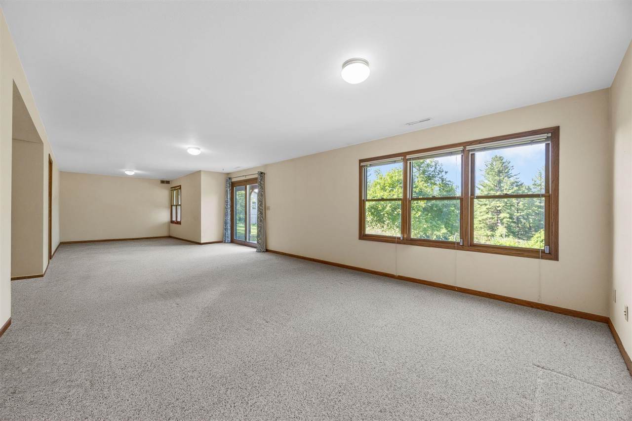37 Lakeview Knoll NE Iowa City IA 52240