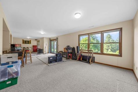 37 Lakeview Knoll NE Iowa City IA 52240