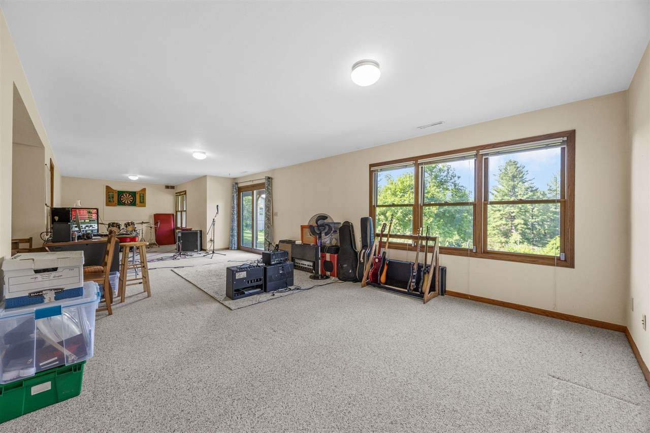 37 Lakeview Knoll NE Iowa City IA 52240