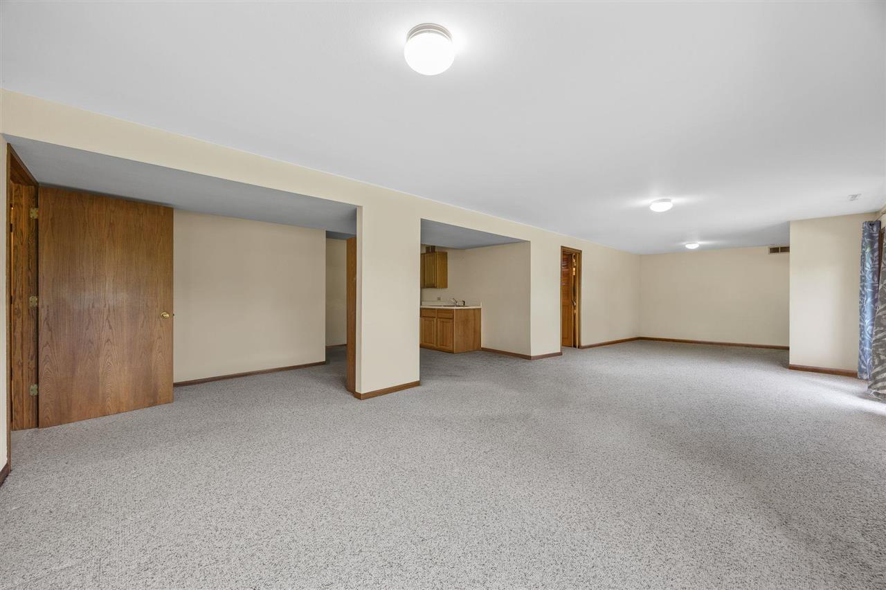 37 Lakeview Knoll NE Iowa City IA 52240