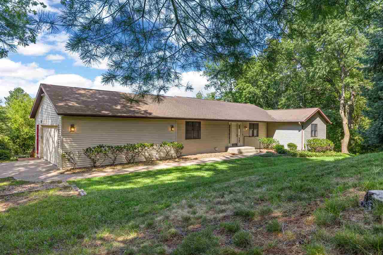 37 Lakeview Knoll NE Iowa City IA 52240