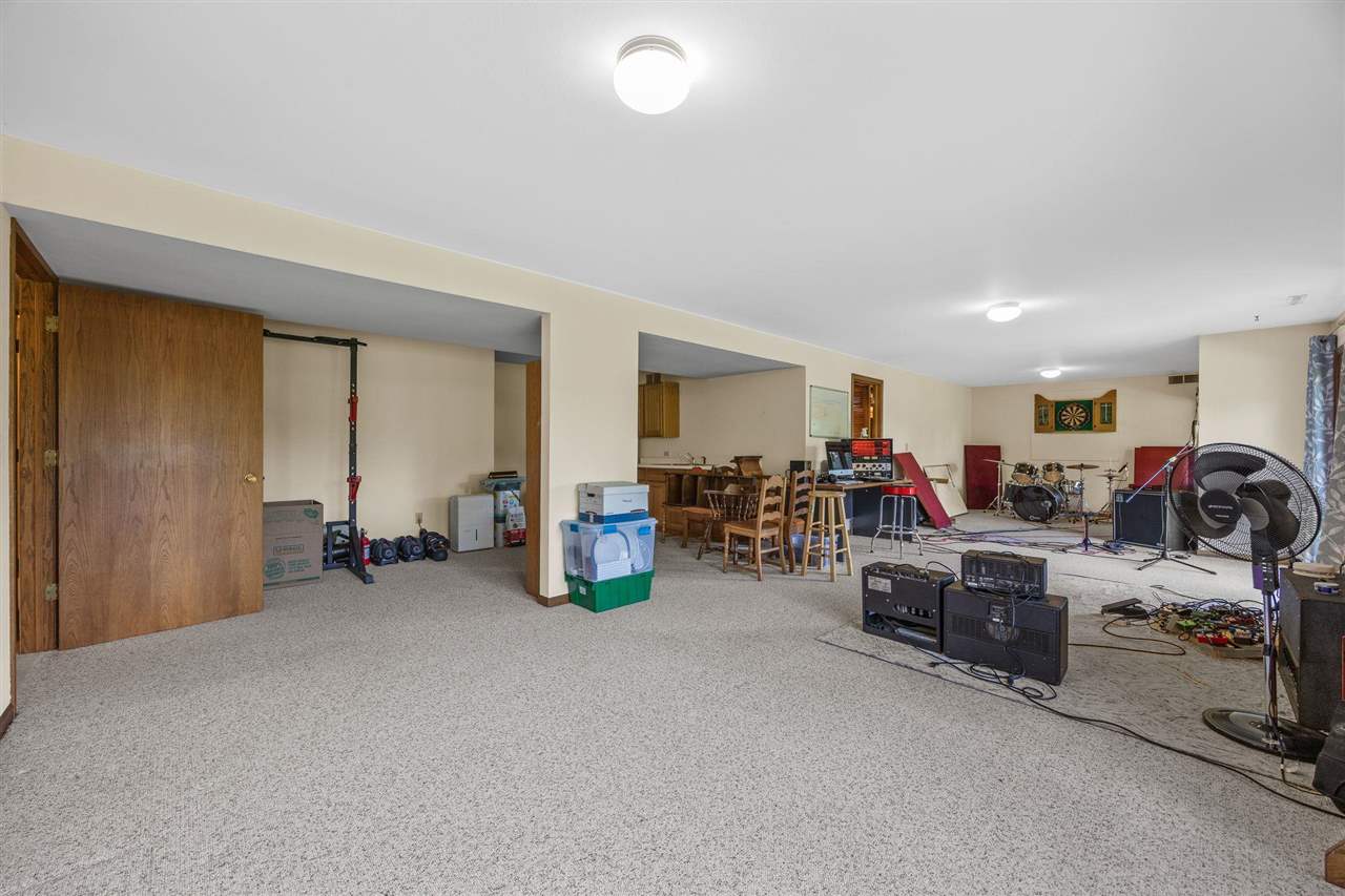 37 Lakeview Knoll NE Iowa City IA 52240