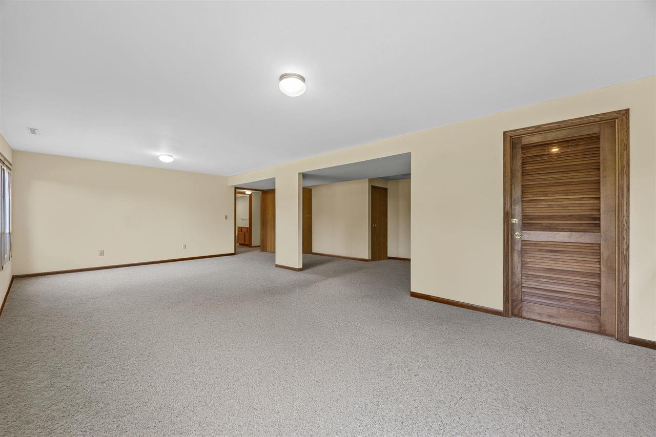 37 Lakeview Knoll NE Iowa City IA 52240