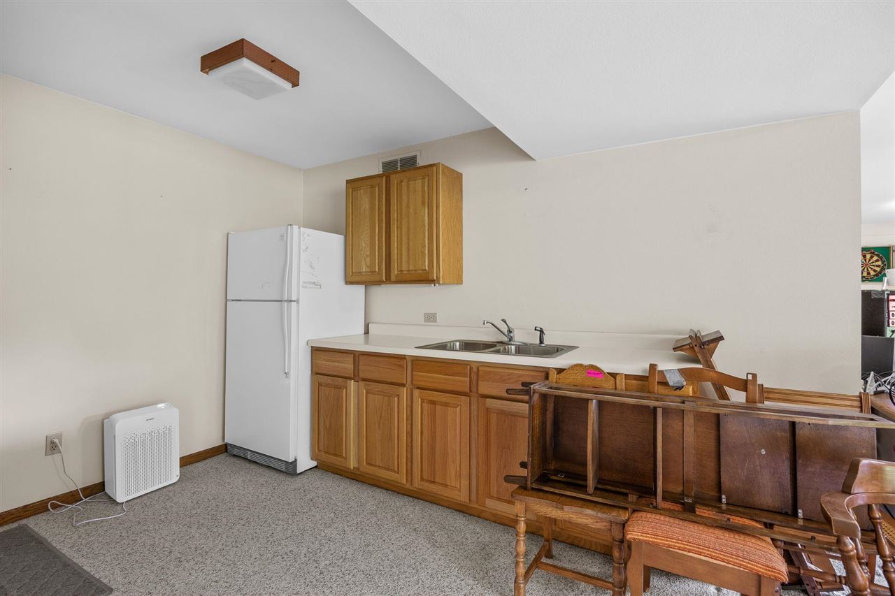 37 Lakeview Knoll NE Iowa City IA 52240