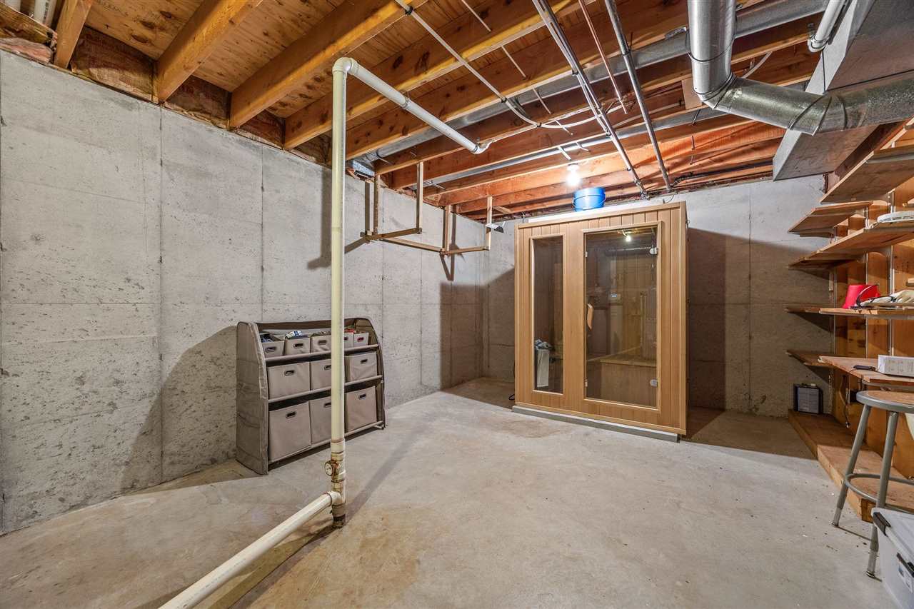 37 Lakeview Knoll NE Iowa City IA 52240