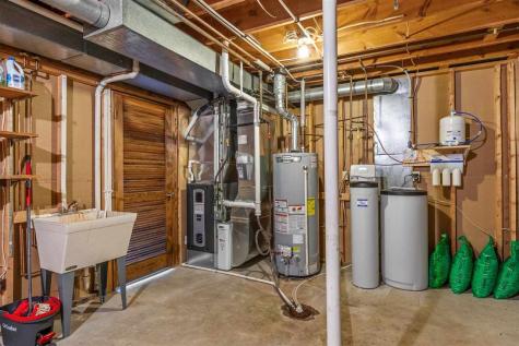 37 Lakeview Knoll NE Iowa City IA 52240
