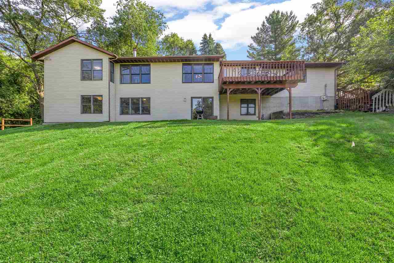 37 Lakeview Knoll NE Iowa City IA 52240
