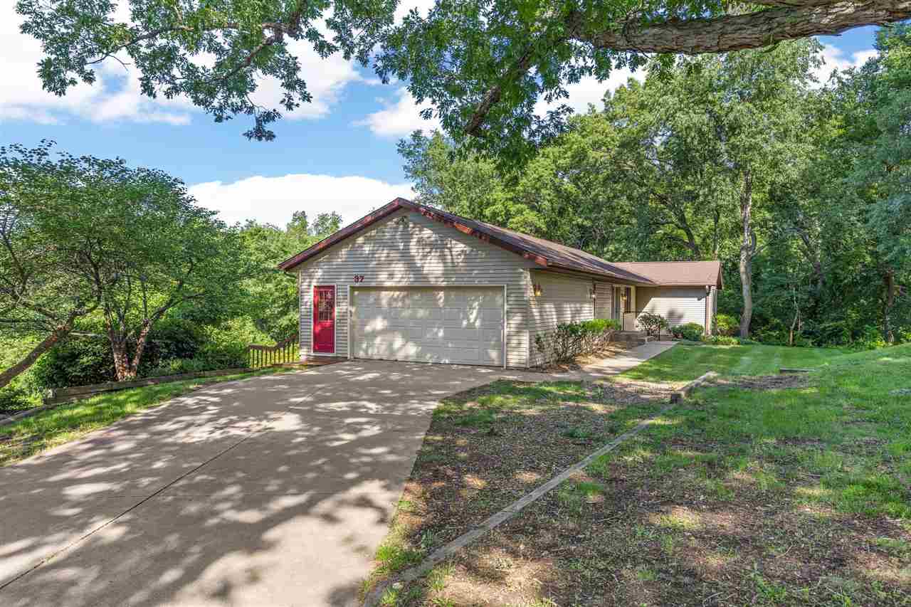 37 Lakeview Knoll NE Iowa City IA 52240