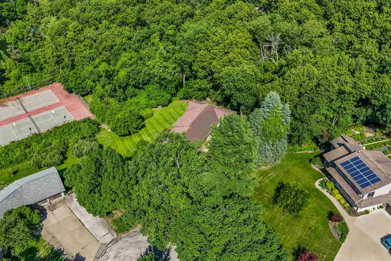 37 Lakeview Knoll NE Iowa City IA 52240