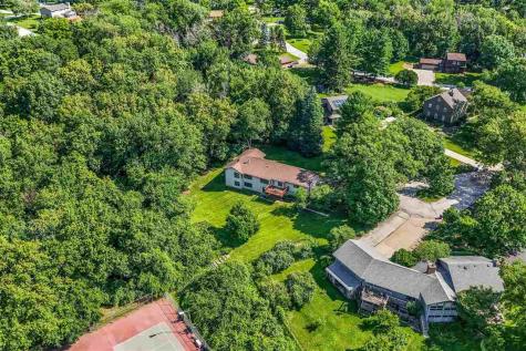 37 Lakeview Knoll NE Iowa City IA 52240