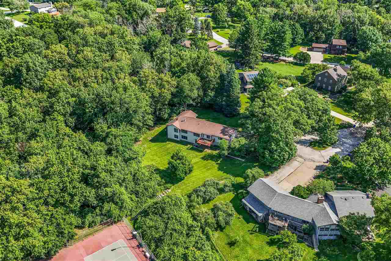 37 Lakeview Knoll NE Iowa City IA 52240