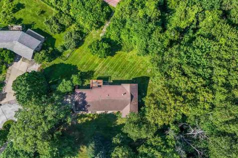 37 Lakeview Knoll NE Iowa City IA 52240