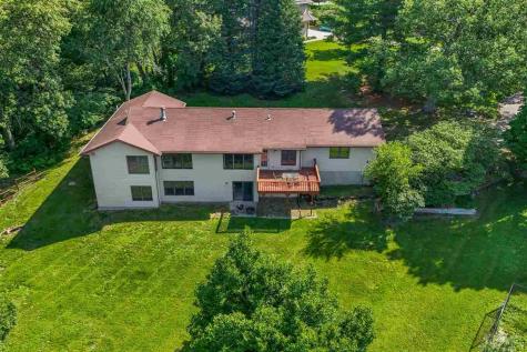 37 Lakeview Knoll NE Iowa City IA 52240