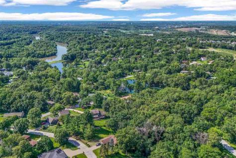 37 Lakeview Knoll NE Iowa City IA 52240