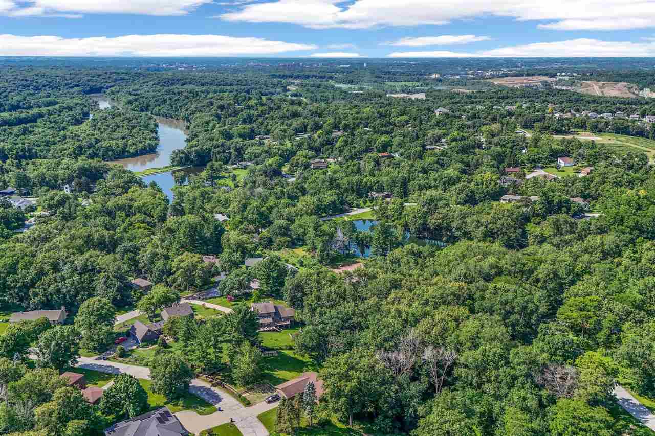 37 Lakeview Knoll NE Iowa City IA 52240