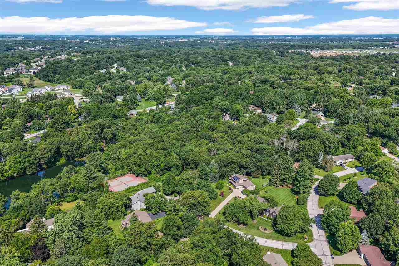37 Lakeview Knoll NE Iowa City IA 52240