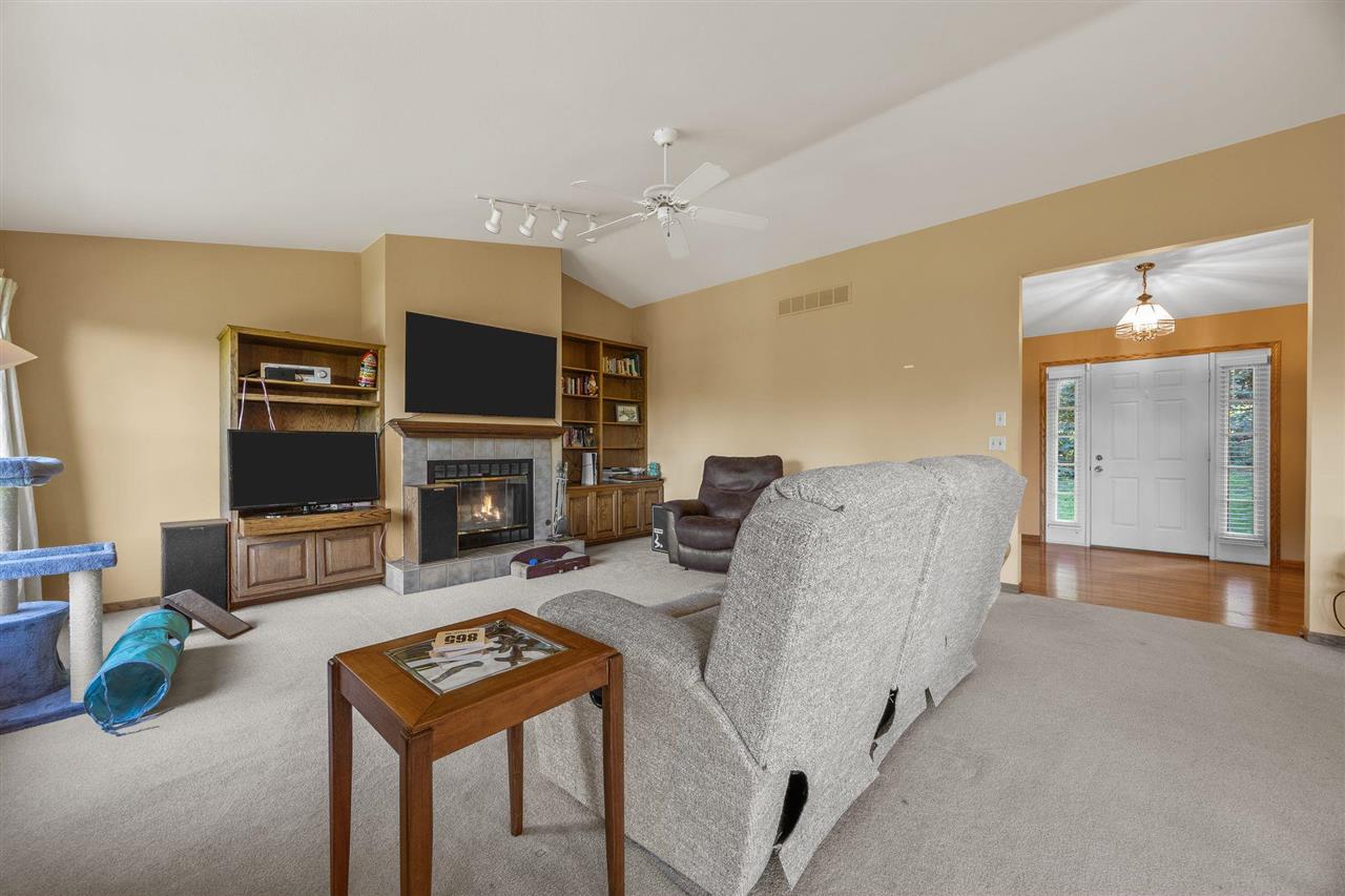 37 Lakeview Knoll NE Iowa City IA 52240