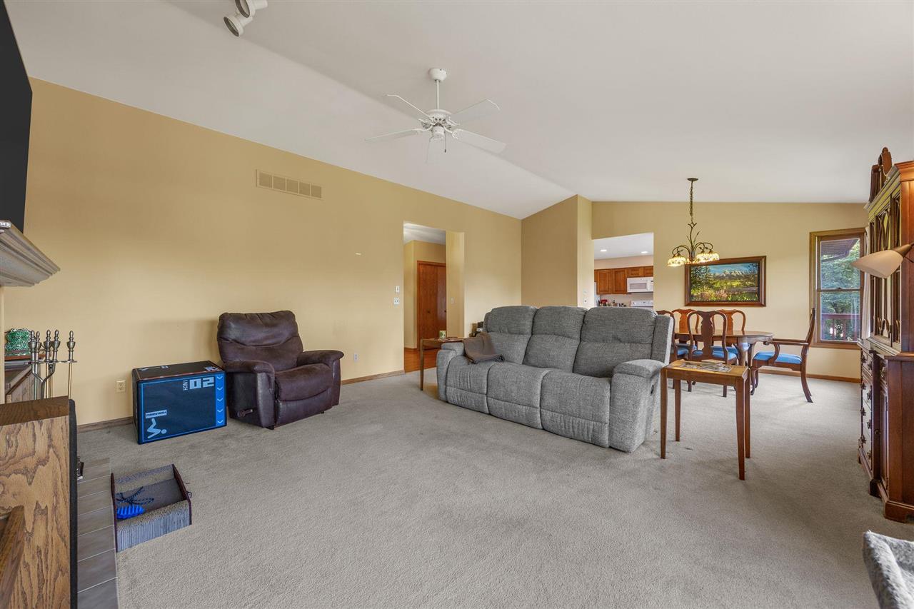 37 Lakeview Knoll NE Iowa City IA 52240