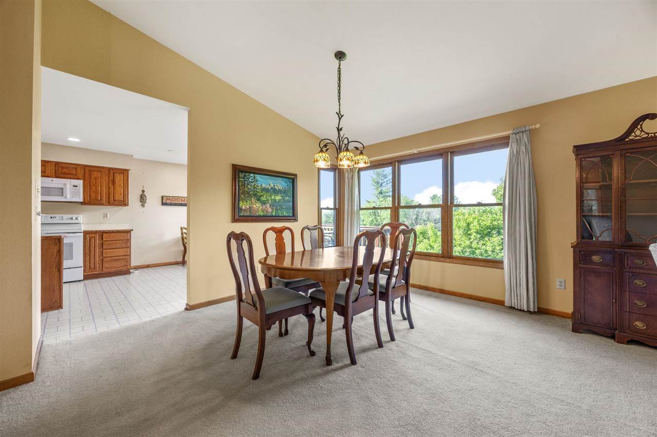 37 Lakeview Knoll NE Iowa City IA 52240