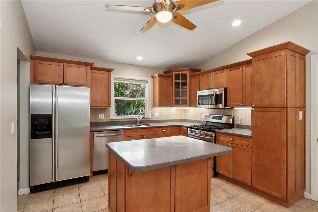 22 Bedford Court Iowa City IA 52240