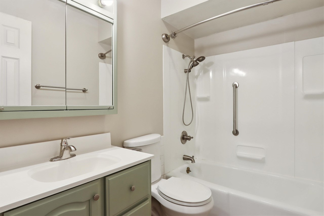 22 Bedford Court Iowa City IA 52240