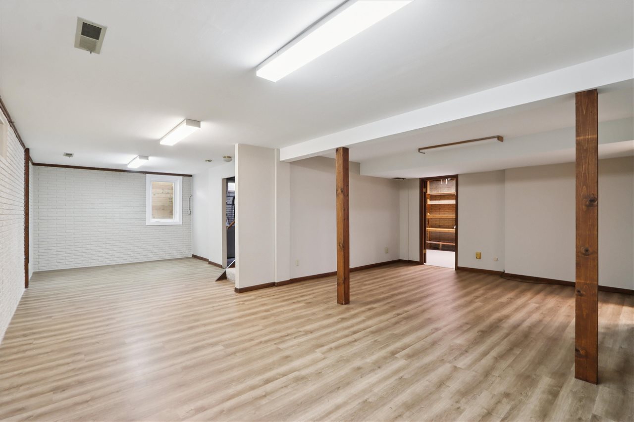 22 Bedford Court Iowa City IA 52240