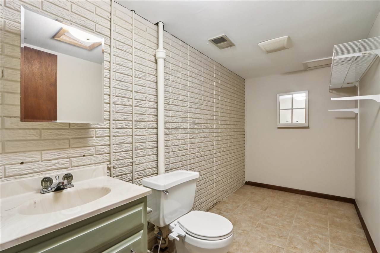 22 Bedford Court Iowa City IA 52240