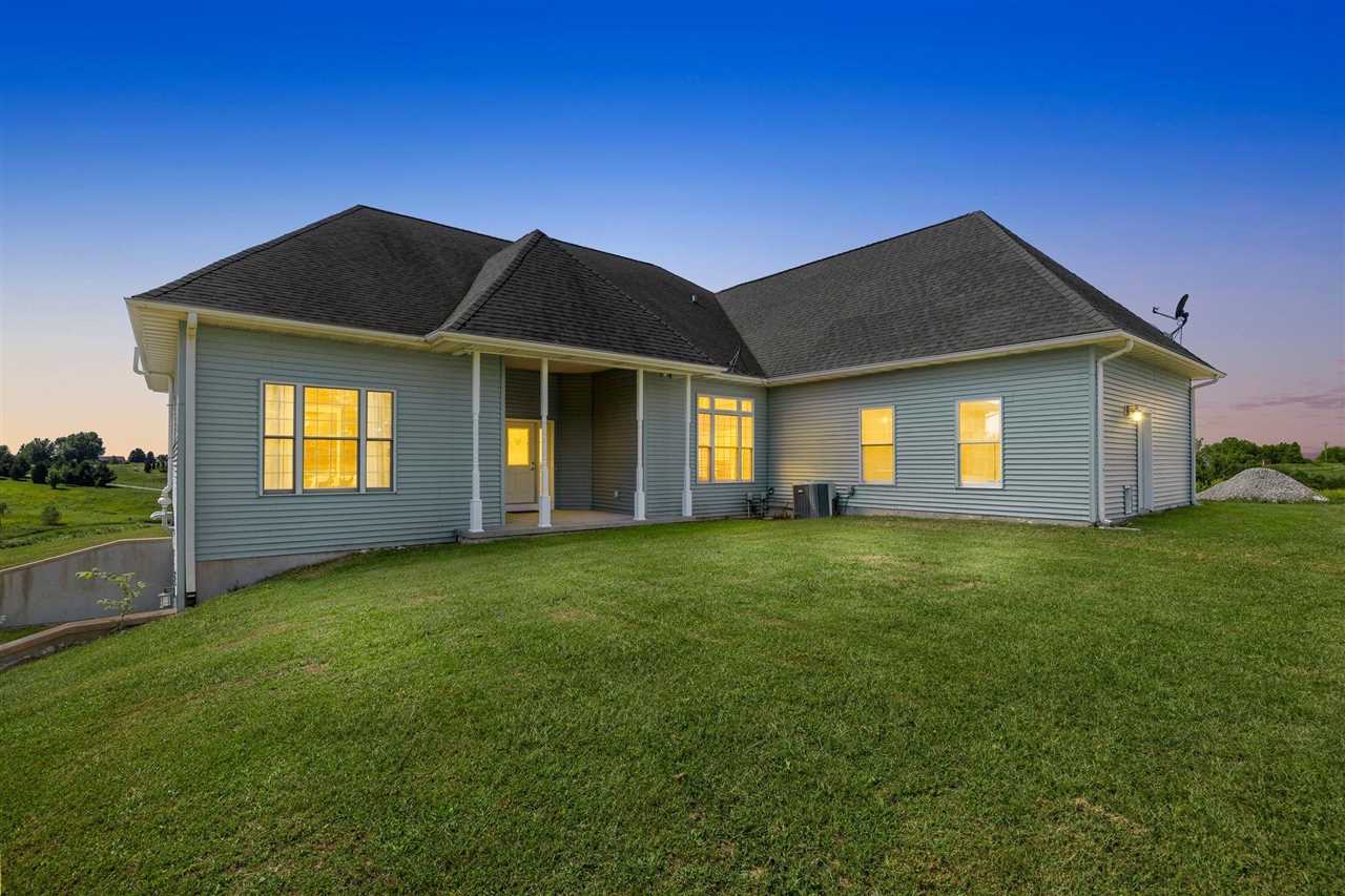 Williamsburg IA, 2245 288TH Drive