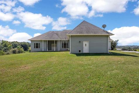 2245 288th Drive Williamsburg IA 52361