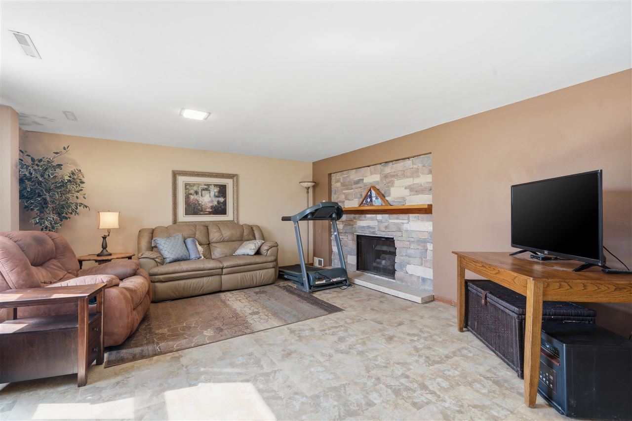 3929 NE Nancy Jane Lane Cedar Rapids IA 52402