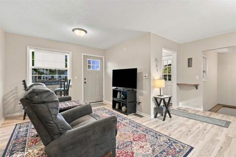 702 N 5th Avenue Washington IA 52353