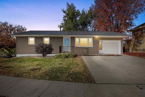 147 Circle Drive Williamsburg IA 52361