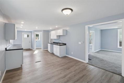 807 4TH Street Victor IA 52347