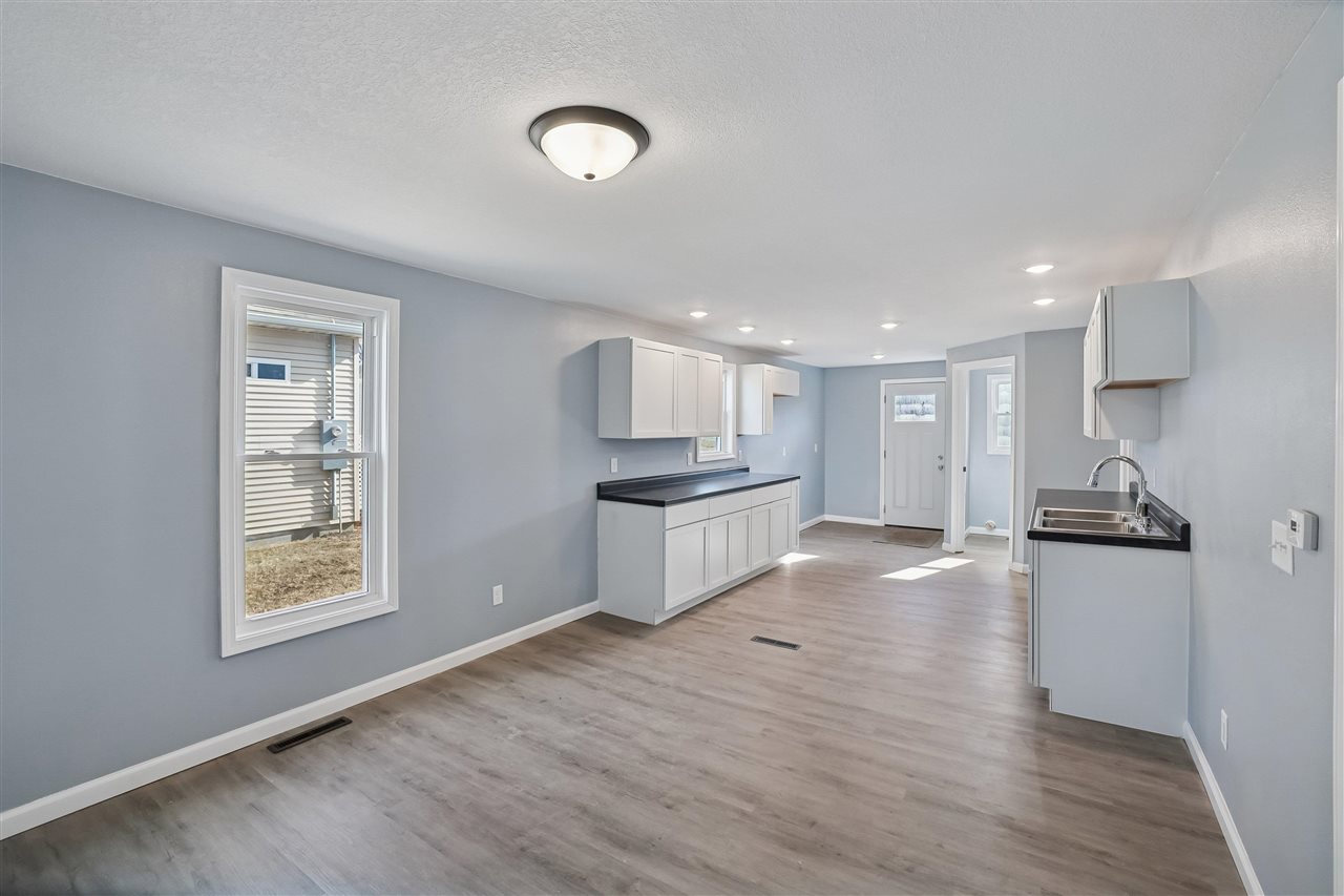 807 4th Street Victor IA 52347