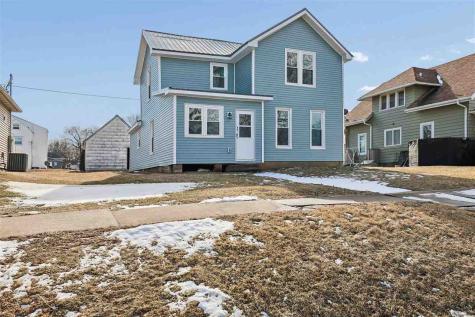 807 4TH Street Victor IA 52347