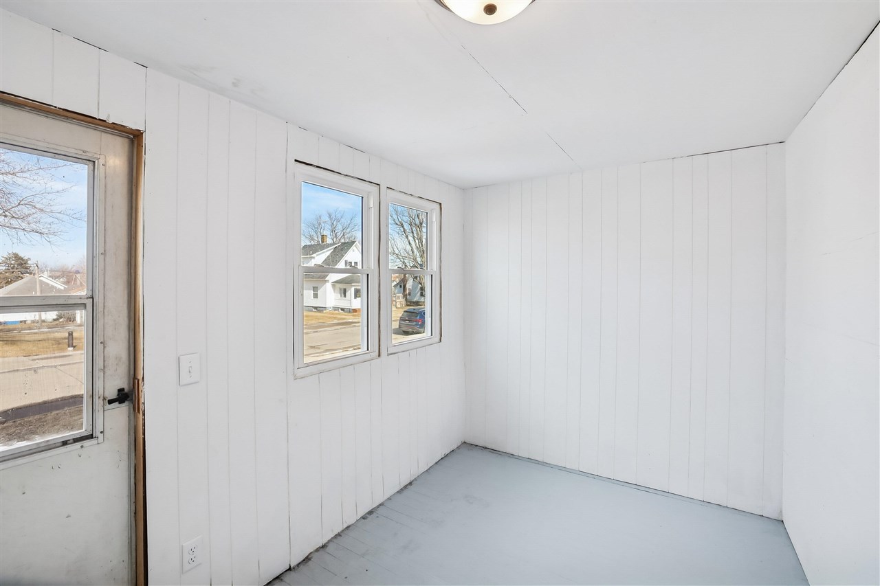 807 4th Street Victor IA 52347