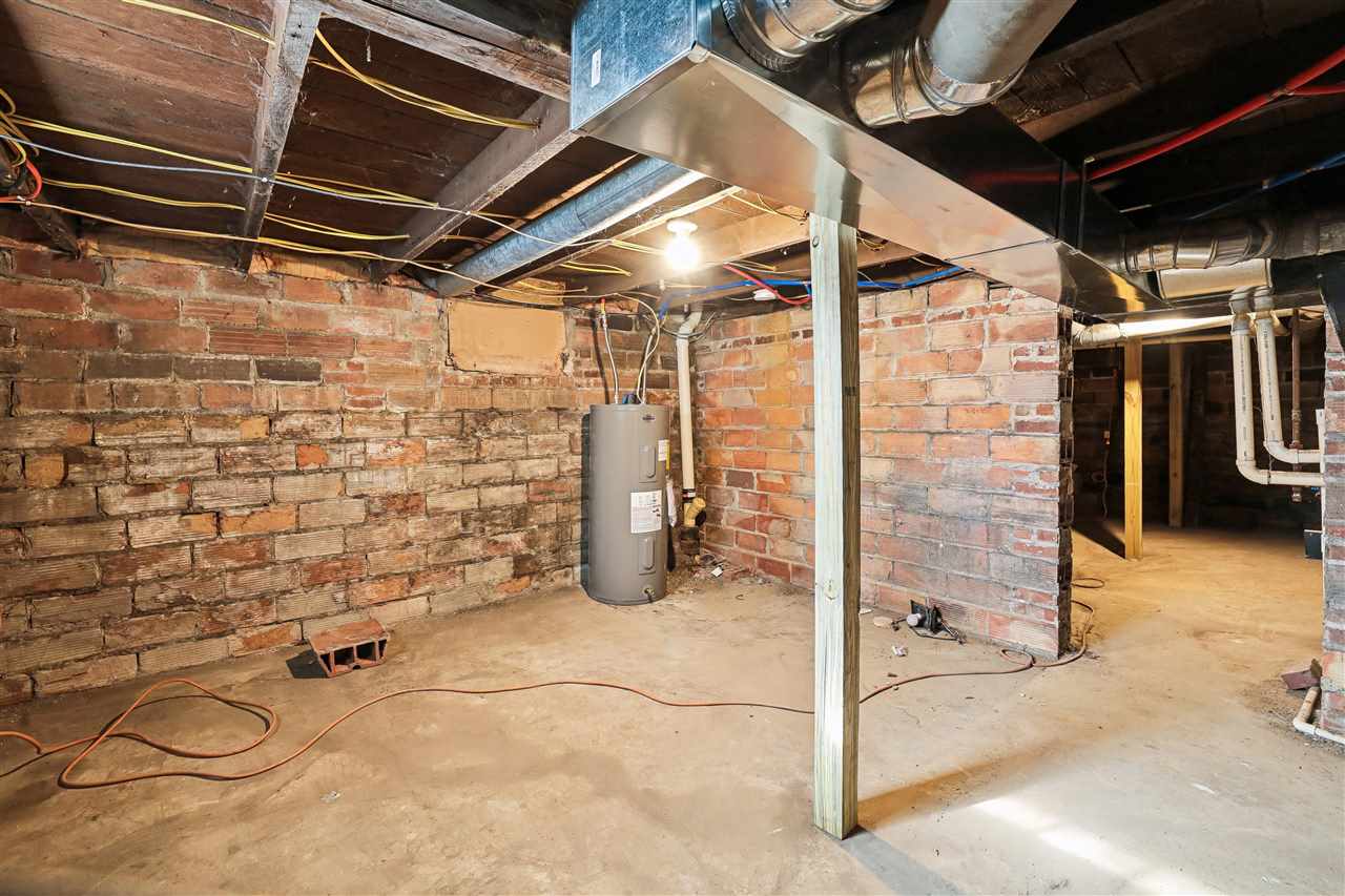 807 4th Street Victor IA 52347