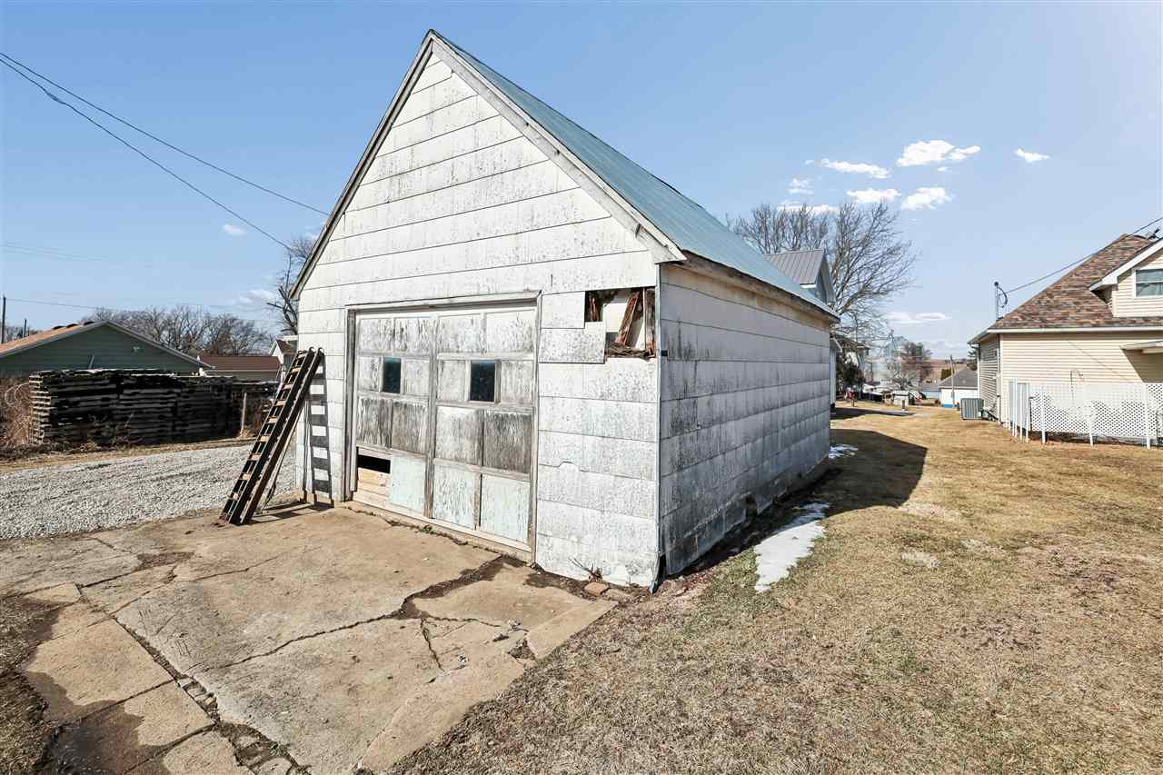 807 4th Street Victor IA 52347