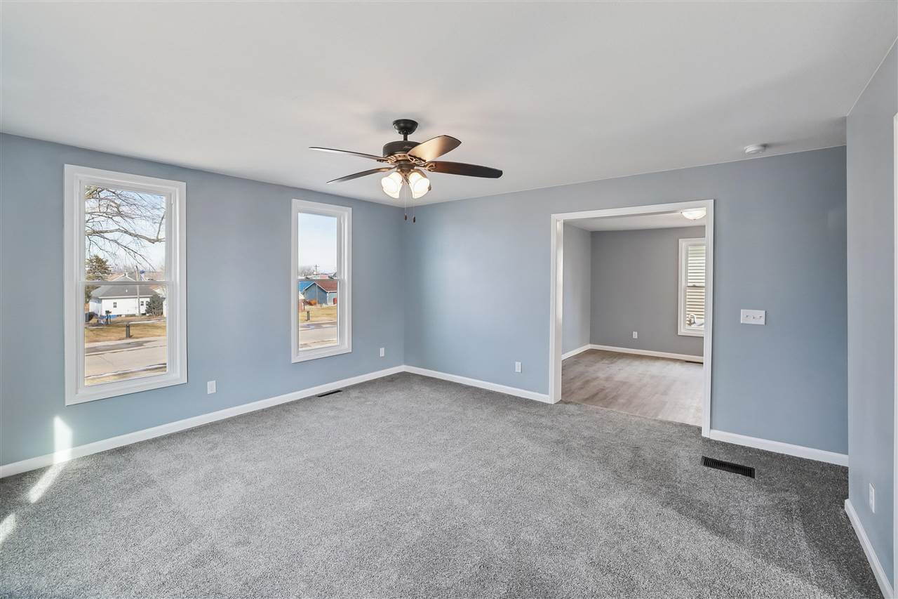 807 4th Street Victor IA 52347
