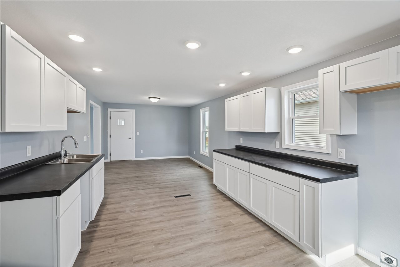 807 4th Street Victor IA 52347