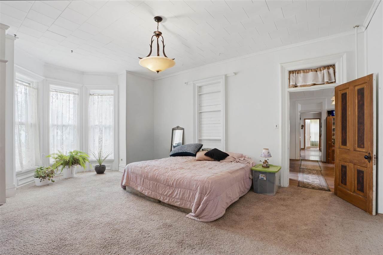 202 N West Street Sigourney IA 52591