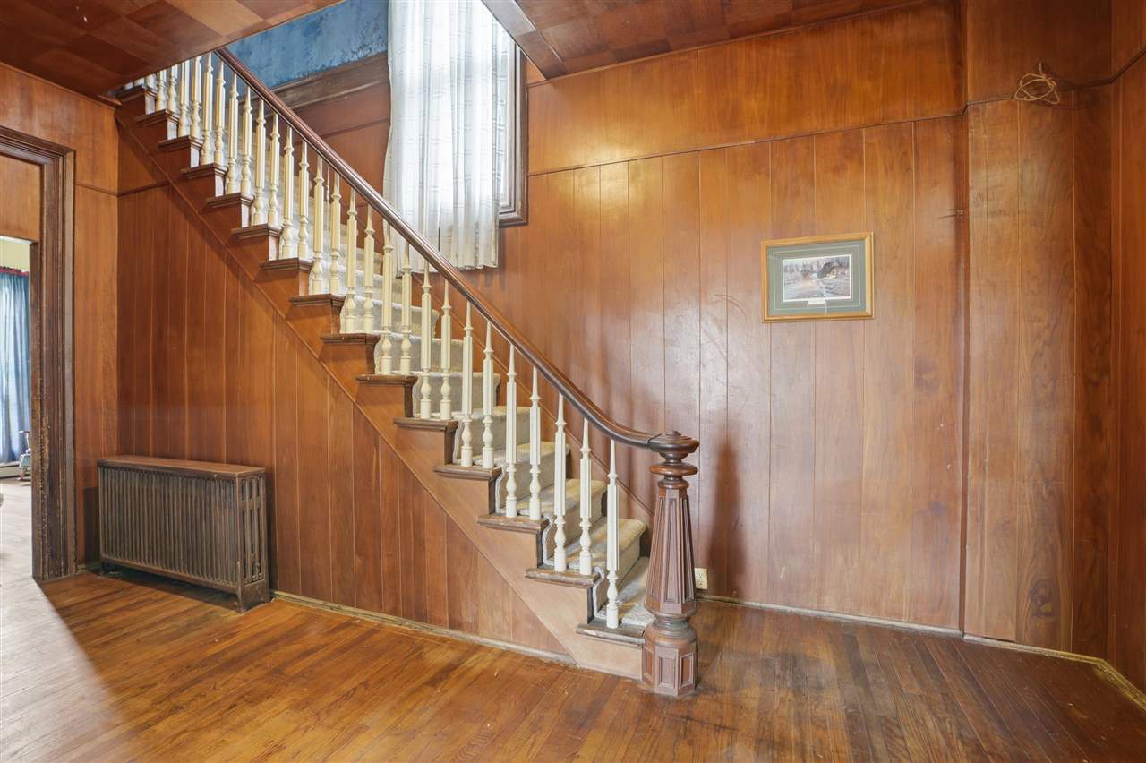 202 N West Street Sigourney IA 52591