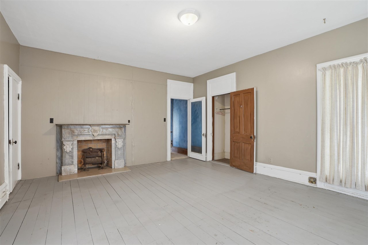 202 N West Street Sigourney IA 52591